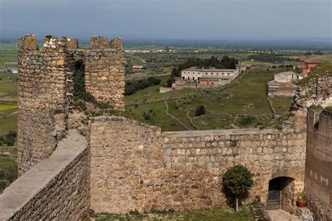 Cuộc Trận Castelo de Oropesa:  Sự Kết Hợp Giữa Lòng Can Đại Và Chiến Thuật Khôn Ngoan